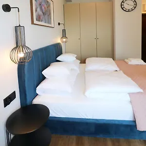 https://apt-falcon-5-metro-sgh.warsawhotelspoland.com