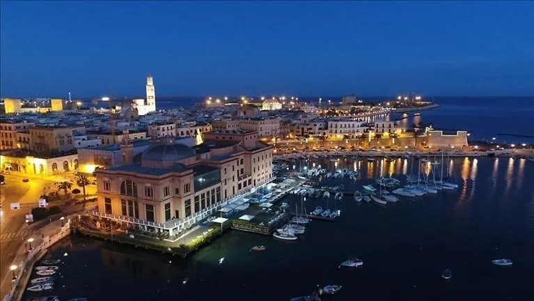 Appartamento maison Nicolai_ centro città, area molto fornita!! Bari
